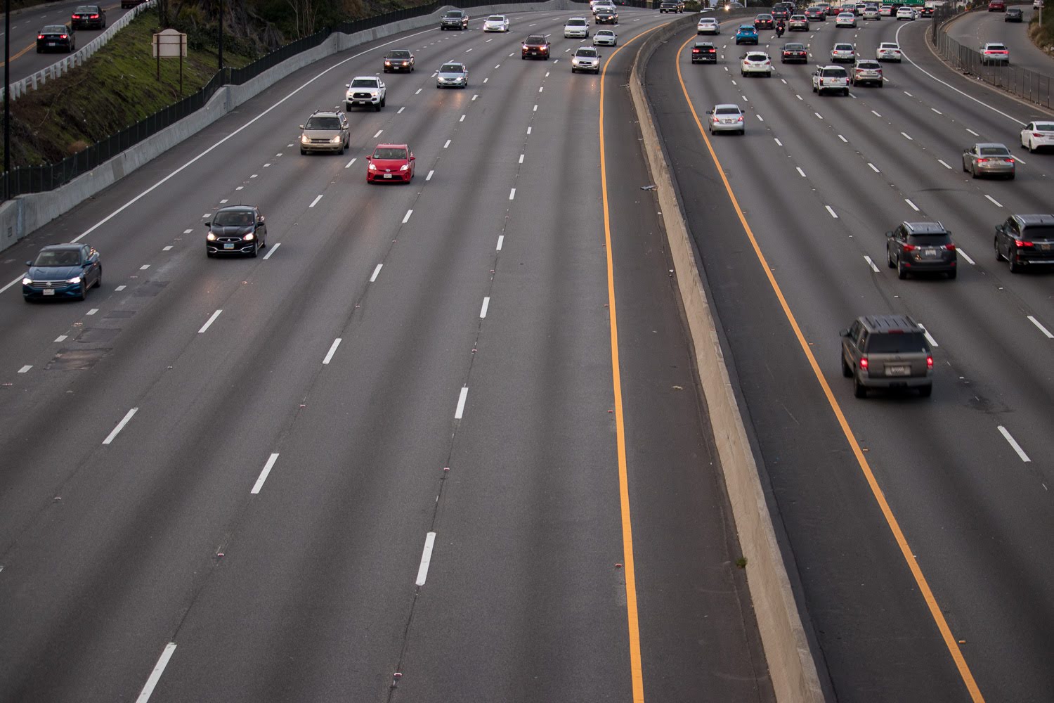 Multi-Vehicle Crash with Injuries in WB Lanes of I-676