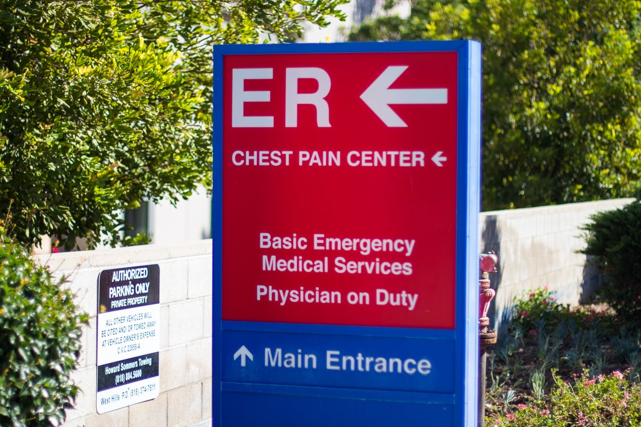 ER chest pain center sign